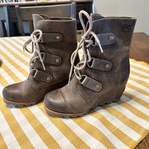 Sorel Joan of Arctic Mid Lace Up Wedge
Dark Kettle